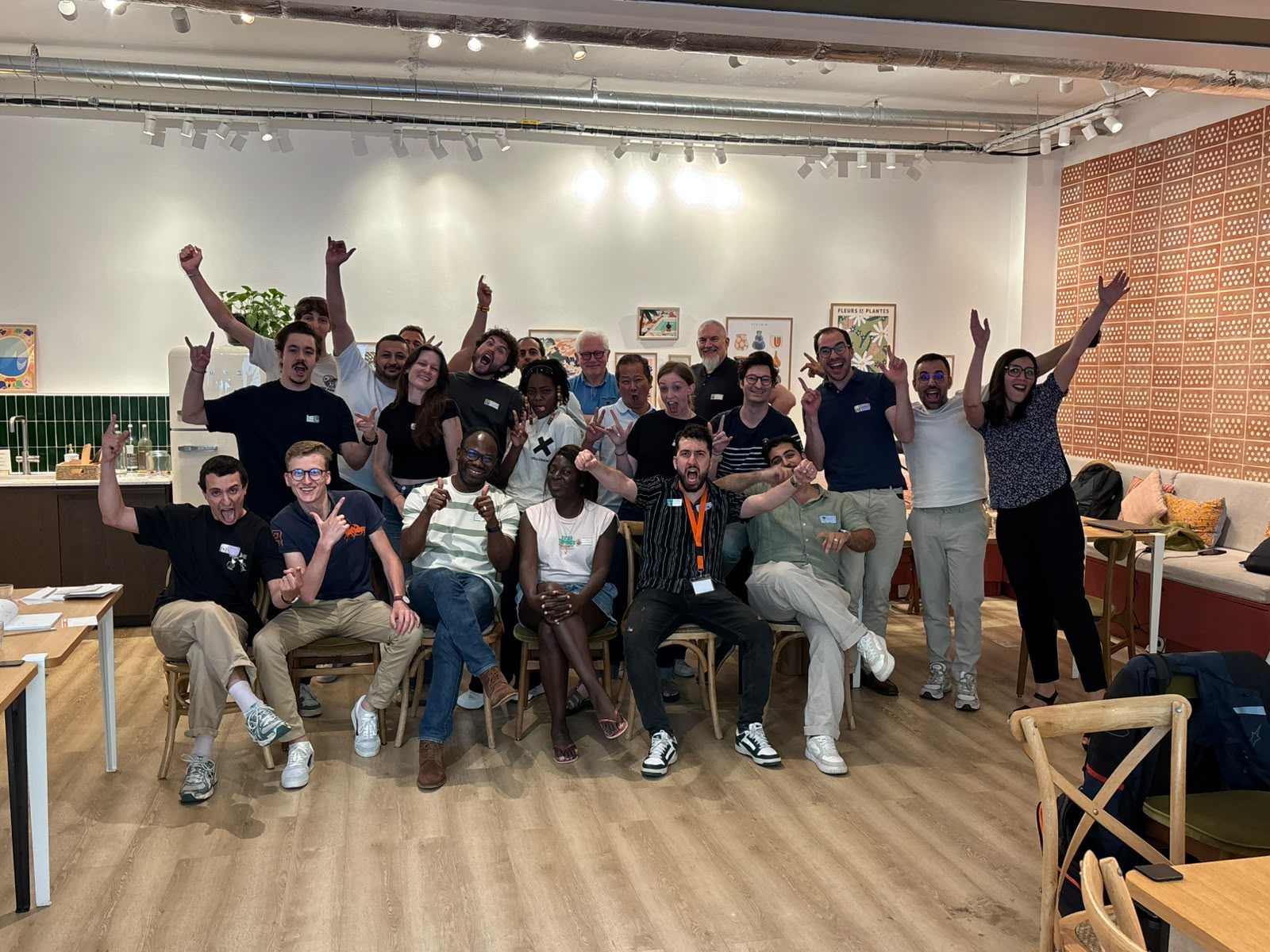 Les managers Oméa réunis en séminaire, tout sourire